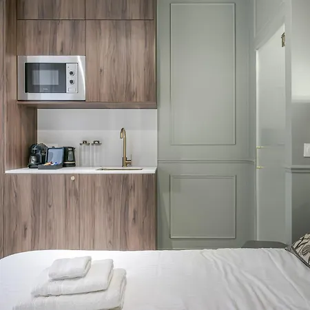 Jiji Seine Cinéma Mini-hôtel